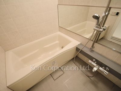 Bath ※Photo of the same layout on 9 floor. Decoration and fixture may differ.