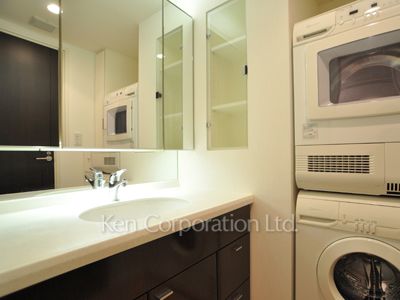 Powder Room ※Photo of the same layout on 17 floor. Decoration and fixture may differ.