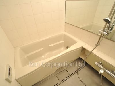 Bath ※Photo of the same layout on 17 floor. Decoration and fixture may differ.