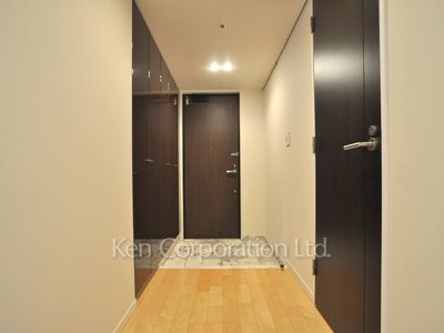 Entrance ※Photo of the same layout on 17 floor. Decoration and fixture may differ.