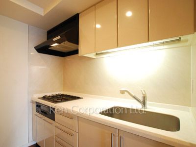 Kitchen ※Photo of the same layout on 3 floor. Decoration and fixture may differ.