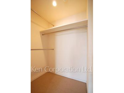 Walk-In Closet ※Photo of the same layout on 3 floor. Decoration and fixture may differ.