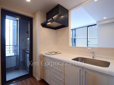 Kitchen ※Photo of the same layout on 12 floor. Decoration and fixture may differ.