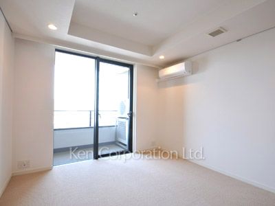 Bedroom ※Photo of the same layout on 14 floor. Decoration and fixture may differ.