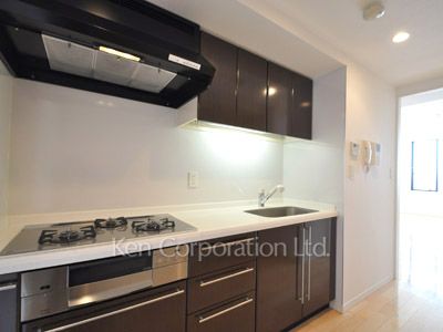Kitchen ※Photo of the same layout on 14 floor. Decoration and fixture may differ.