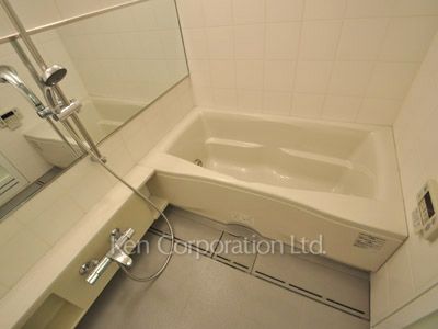 Bath ※Photo of the same layout on 14 floor. Decoration and fixture may differ.
