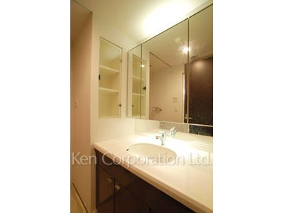 Powder Room ※Photo of the same layout on 2 floor. Decoration and fixture may differ.
