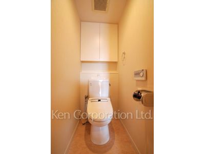 Lavatory ※Photo of the same layout on 4 floor. Decoration and fixture may differ.