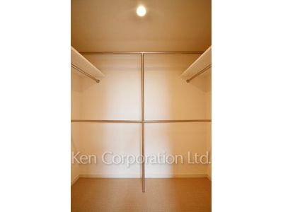 Walk-In Closet ※Photo of the same layout on 3 floor. Decoration and fixture may differ.