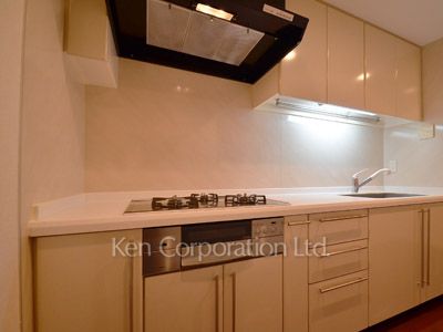 Kitchen ※Photo of the same layout on 3 floor. Decoration and fixture may differ.