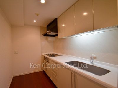 Kitchen ※Photo of the same layout on 3 floor. Decoration and fixture may differ.