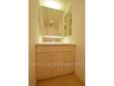 Powder Room ※Photo of the same layout on 3 floor. Decoration and fixture may differ.