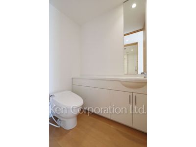 Lavatory ※Photo of the same layout on 35 floor. Decoration and fixture may differ.