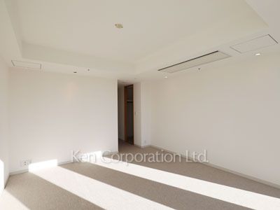 Master Bedroom ※Photo of the same layout on 35 floor. Decoration and fixture may differ.