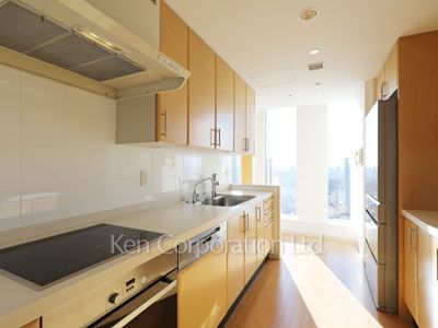 Kitchen ※Photo of the same layout on 35 floor. Decoration and fixture may differ.