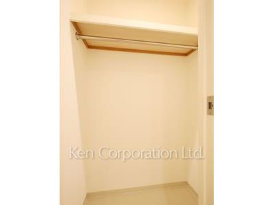 Closet ※Photo of the same layout on 33 floor. Decoration and fixture may differ.