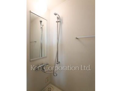 Shower Space ※Photo of the same layout on 14 floor. Decoration and fixture may differ.