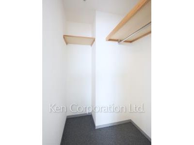 Walk-In Closet ※Photo of the same layout on 14 floor. Decoration and fixture may differ.