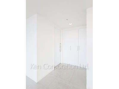 Entrance ※Photo of the same layout on 14 floor. Decoration and fixture may differ.