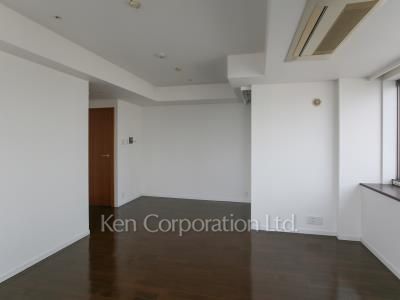 Living-Dining ※Photo of the same layout on 21 floor. Decoration and fixture may differ.