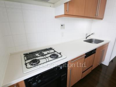 Kitchen ※Photo of the same layout on 21 floor. Decoration and fixture may differ.