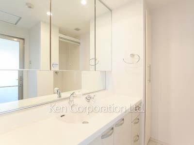 Powder Room ※Photo of the same layout on 21 floor. Decoration and fixture may differ.