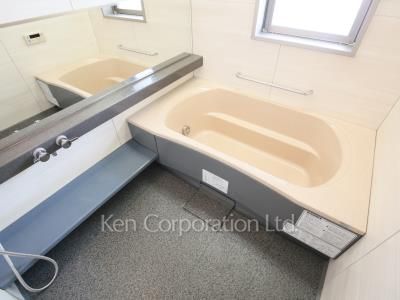Bath ※Photo of the same layout on 21 floor. Decoration and fixture may differ.