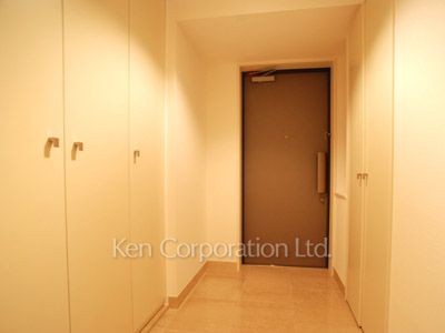 Entrance ※Photo of the same layout on 6 floor. Decoration and fixture may differ.