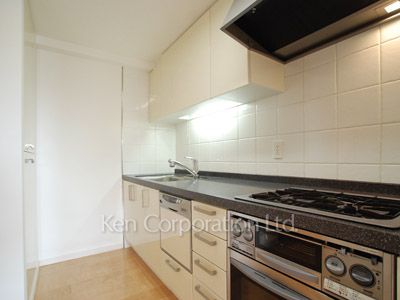 Kitchen ※Photo of the same layout on 6 floor. Decoration and fixture may differ.