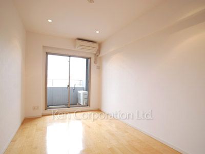 Bedroom ※Photo of the same layout on 6 floor. Decoration and fixture may differ.