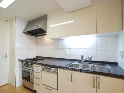 Kitchen ※Photo of the same layout on 6 floor. Decoration and fixture may differ.