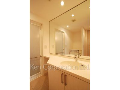 Powder Room ※Photo of the same layout on 6 floor. Decoration and fixture may differ.