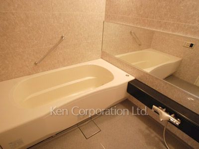 Bath ※Photo of the same layout on 6 floor. Decoration and fixture may differ.