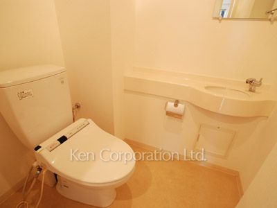 Lavatory ※Photo of the same layout on 6 floor. Decoration and fixture may differ.