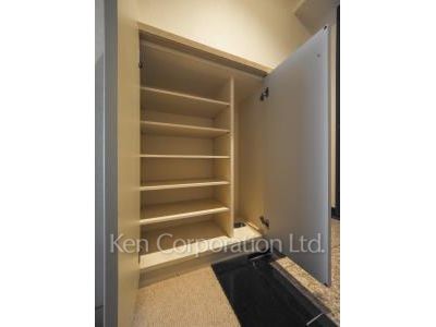 Shoes Closet