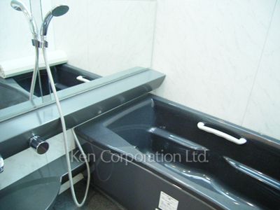 Bath ※Photo of the same layout on 33 floor. Decoration and fixture may differ.