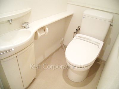 Lavatory ※Photo of the same layout on 33 floor. Decoration and fixture may differ.