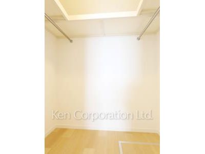 Walk-In Closet ※Photo of the same layout on 38 floor. Decoration and fixture may differ.