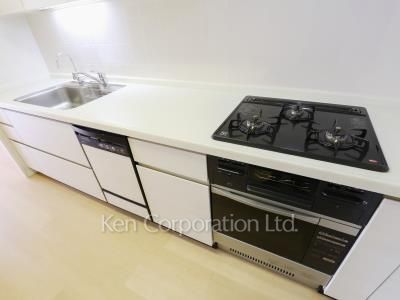 Kitchen ※Photo of the same layout on 38 floor. Decoration and fixture may differ.