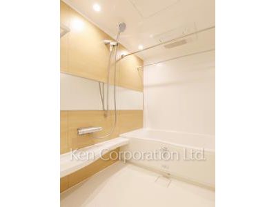 Bath ※Photo of the same layout on 38 floor. Decoration and fixture may differ.