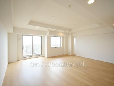 Living-Dining ※Photo of the same layout on 36 floor. Decoration and fixture may differ.