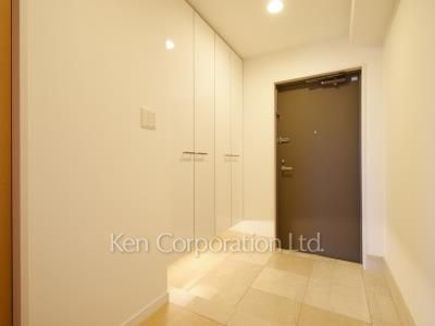 Entrance ※Photo of the same layout on 36 floor. Decoration and fixture may differ.