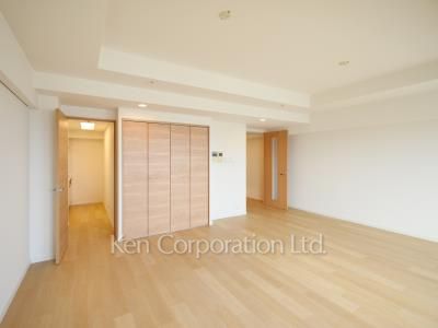 Living-Dining ※Photo of the same layout on 36 floor. Decoration and fixture may differ.