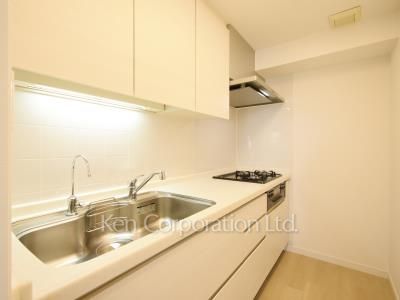 Kitchen ※Photo of the same layout on 36 floor. Decoration and fixture may differ.