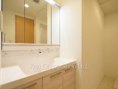 Powder Room ※Photo of the same layout on 36 floor. Decoration and fixture may differ.