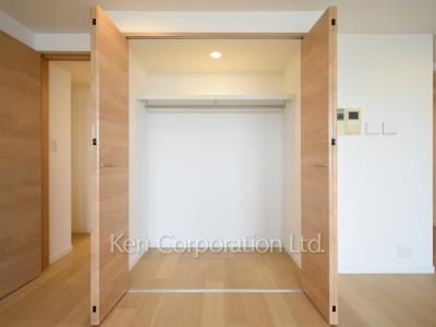 Closet ※Photo of the same layout on 36 floor. Decoration and fixture may differ.