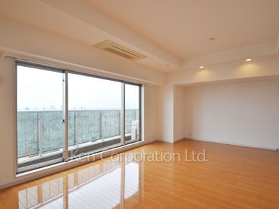 Living-Dining ※Photo of the same layout on 38 floor. Decoration and fixture may differ.