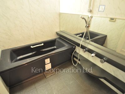 Bath ※Photo of the same layout on 38 floor. Decoration and fixture may differ.