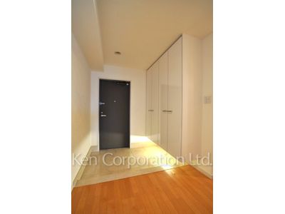 Entrance ※Photo of the same layout on 33 floor. Decoration and fixture may differ.