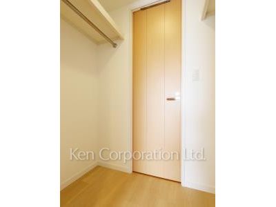 Walk-In Closet ※Photo of the same layout on 37 floor. Decoration and fixture may differ.